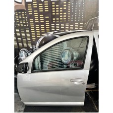 Двері передні ліві Dacia Sandero хетчбек 2006 - 2012р. Двері передні ліві Dacia Sandero хетчбек 2006 - 2012р.