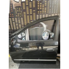 Двері передні ліві Nissan Almera Tino мінівен 2005р.