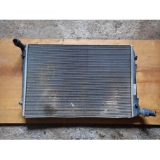 Радіатор двигуна на VW GOLF 5 1.9TDI PASSAT B6 OKTAVIA 2 2.0TDI - 3C0121253AK